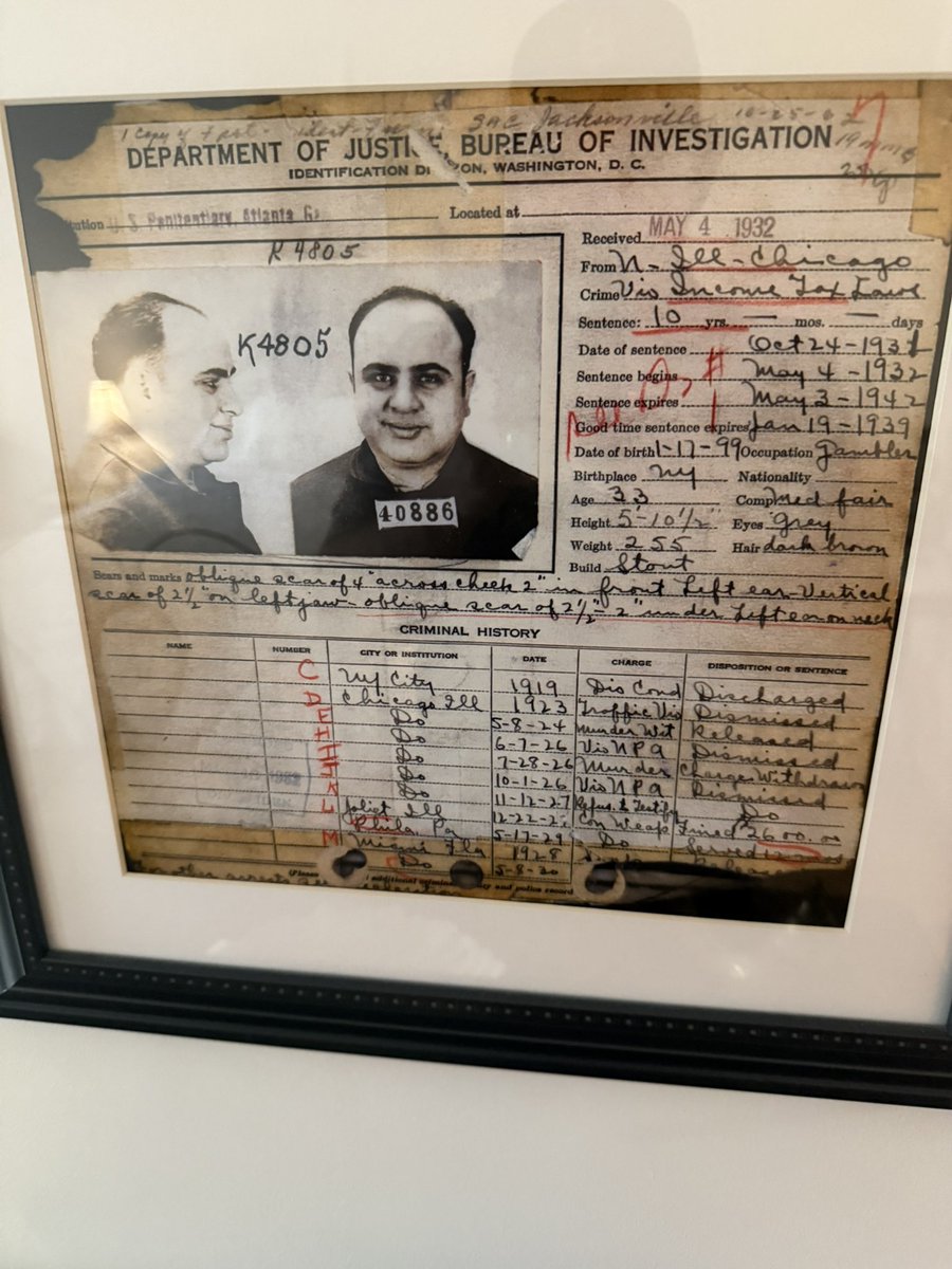 BitcoinSLO's tweet image. Annalisa Netherly murdered in her bathtub by a jealous husband. Do you believe I ghosts. Also oddly #Capone stayed here one night. #ReadHouse #HauntedHouse #311