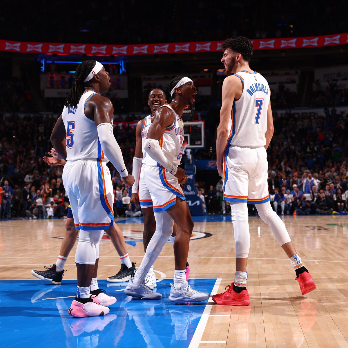 RT IF YOU GOT THE THUNDER WINNING THEIR FIRST TITLE 🏆