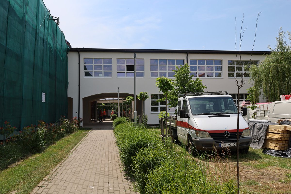 Kosovo Energy Efficiency Fund (@keef_fkee) on Twitter photo 🏘️4 buildings in Podujeva are getting energy efficiency upgrades!
KEEF, w/ Minister of Economy <a href="/Artane_R/">Artane Rizvanolli</a> & Deputy Mayor Marigona Lahu, visited two schools to see the progress. Measures include insulation, new windows, LED lighting & heating upgrades 🌱⚡️ #EnergyEfficiency #KEEF 🏘️4 buildings in Podujeva are getting energy efficiency upgrades!
KEEF, w/ Minister of Economy <a href="/Artane_R/">Artane Rizvanolli</a> & Deputy Mayor Marigona Lahu, visited two schools to see the progress. Measures include insulation, new windows, LED lighting & heating upgrades 🌱⚡️ #EnergyEfficiency #KEEF