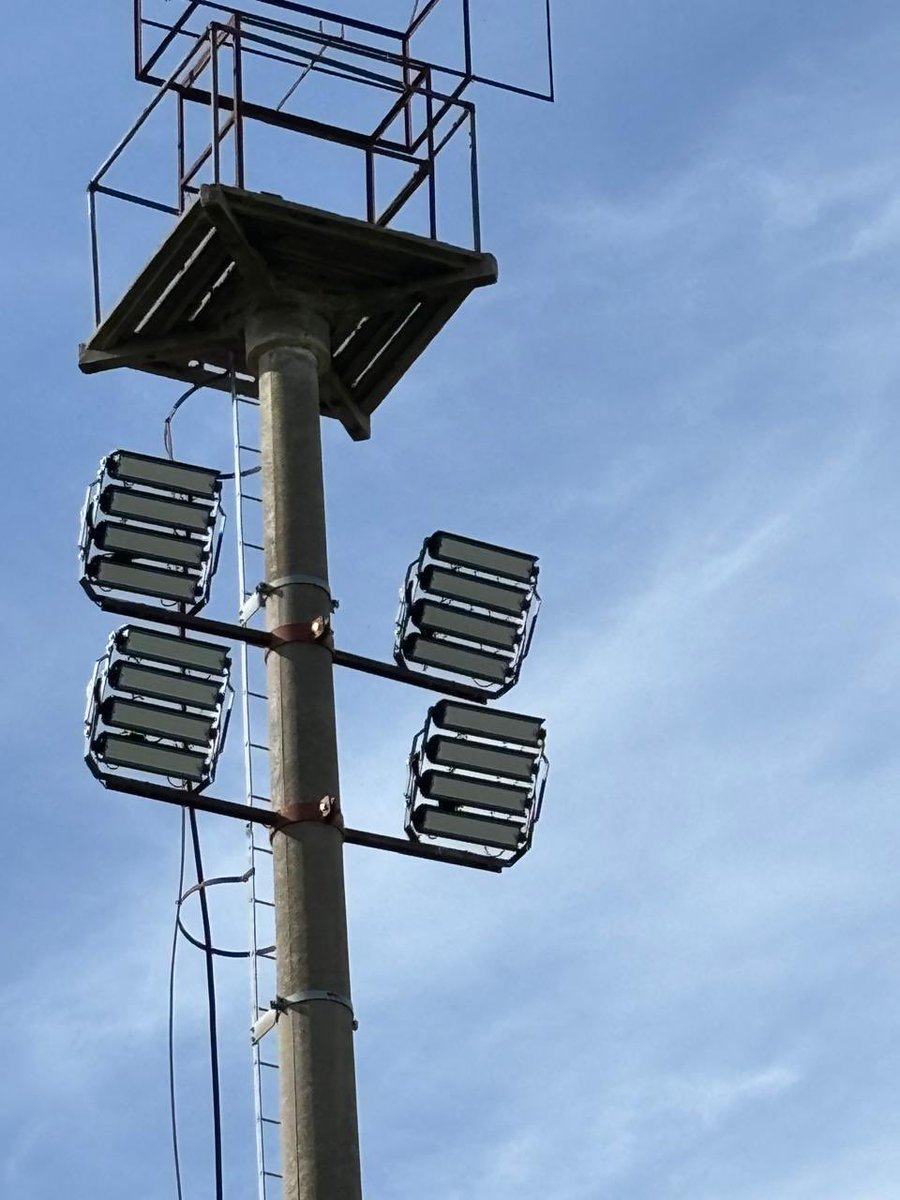 SEGUIMOS  EMBELLECIENDO EL “EVA PERÓN”🏟️

2️⃣4️⃣ EQUIPOS LED ➕💡

⚠️ CIUDAD INVIERTE Y TRABAJA EN LA NUEVA ILUMINACIÓN DEL ESTADIO

🔵 Se están instalando en las cinco torres equipos que modificaran la capacidad y potencial de la iluminación del Estadio. 

🔵 #VamosCele🩵