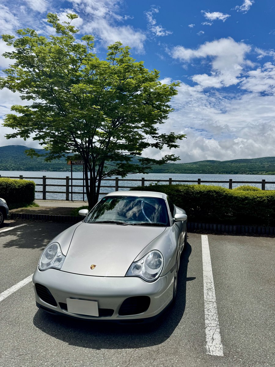 MagnusSuperstes's tweet photo. Cruising around Mount Fuji on a bright June day

#porsche #drive #9964s #fuji #porsche911 #japan #june #lake https://t.co/A8bys1SZR8