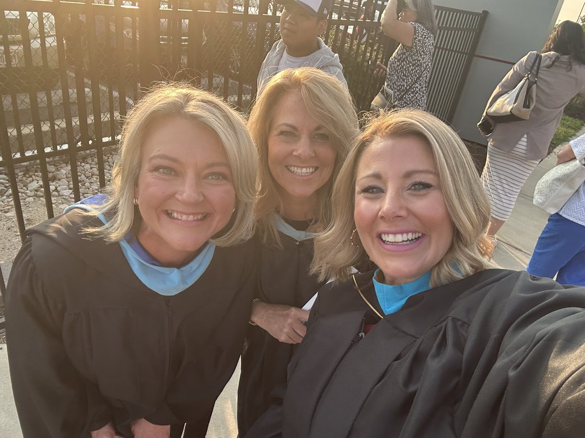 Mrs_Pfisterer's tweet photo. Graduation 2025!! You were amazing! Congratulations Class of 2025! https://t.co/wR2fy7APld