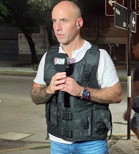 duroms's tweet photo. Se "animó" a ir a Rosario con chaleco antibalas y todo pero no se anima a ir al Garrahan a ver cómo trabajan los médicos y enfermeras https://t.co/xfeZ4LnEc3