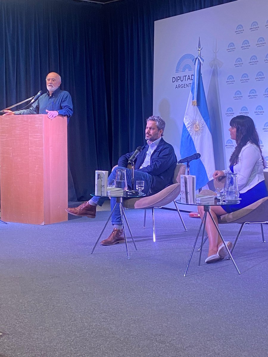 Decir que me sentí orgullosa es poco, me sentí honrada y sobre todo sentí que toda la dedicación realmente valió la pena, porque este libro que escribí es un aporte real a la recuperación de nuestras islas Malvinas.