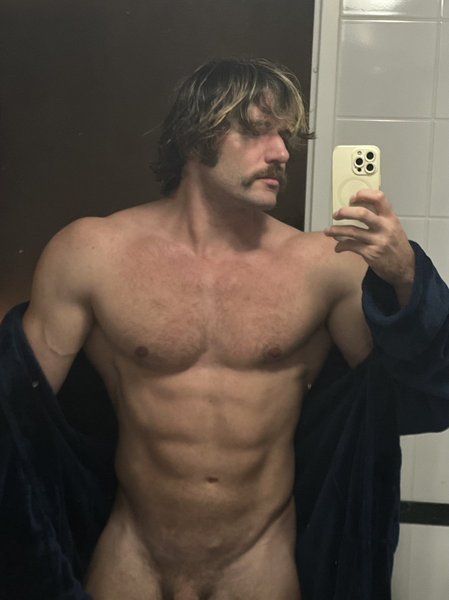 Cold weather got me breaking out the bath robe 

#bodybuilder #stud #muscle #gay #aussie #hairy
