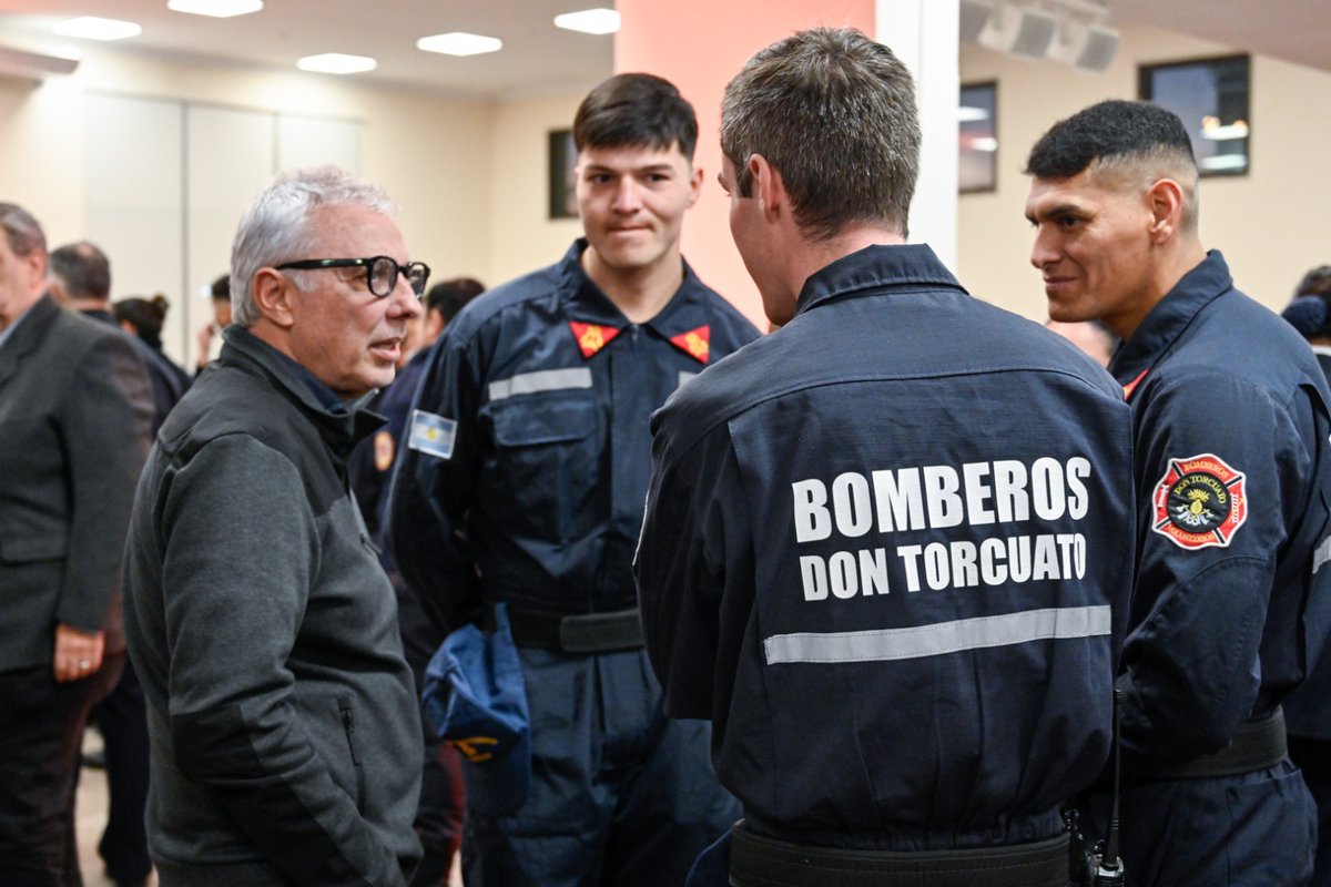 En el Honorable Concejo Deliberante de Tigre (#HCD), participé de un reconocimiento a la labor y vocación de servicio de los Bomberos Voluntarios de Tigre. ¡Gracias por cuidar a nuestra comunidad los 365 días del año!

#TigreEsMiVida