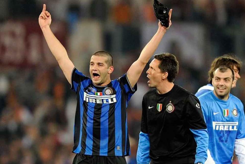 FrancoisCitron's tweet photo. SEMPRE AL TUO FIANCO.

CONTRO TUTTO E TUTTI.

ONORE E GLORIA AL NUOVO MISTER DELL’FC INTERNAZIONALE 1908 🖤💙

LUNGA VITA A #CHIVU.

#INTER https://t.co/eUfNoH72gP
