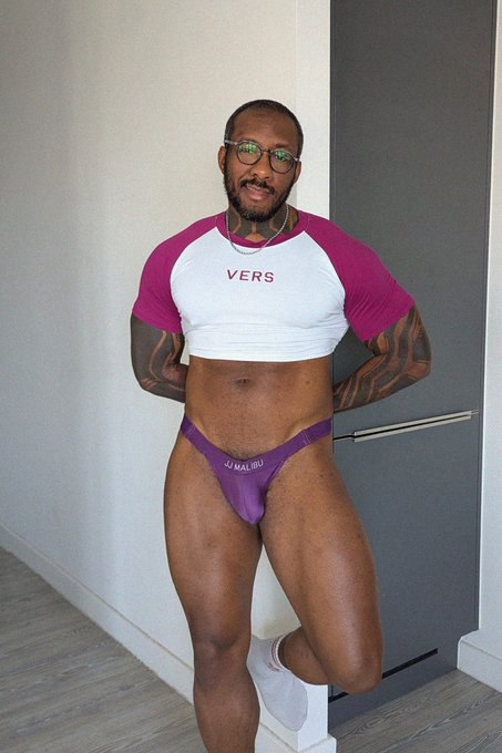 Watch SHOPjjmalibu's leaked NSFW photo on TwXstars