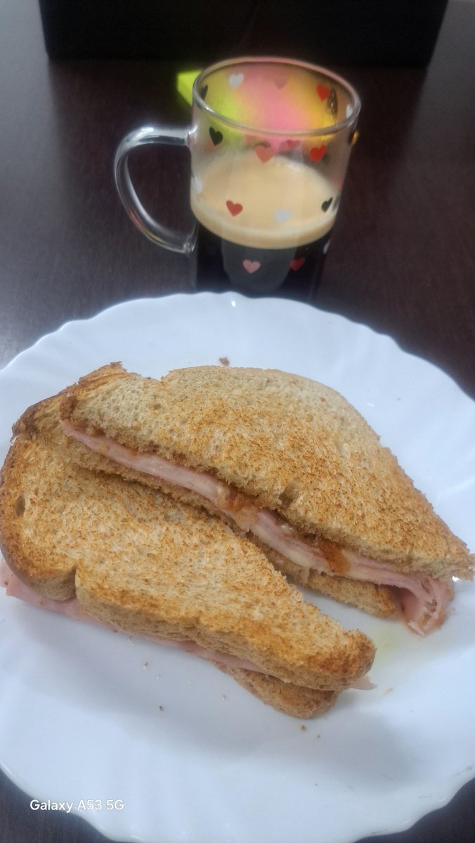 Café da tarde ☕️✅️
Que fome é esta? Kkkk