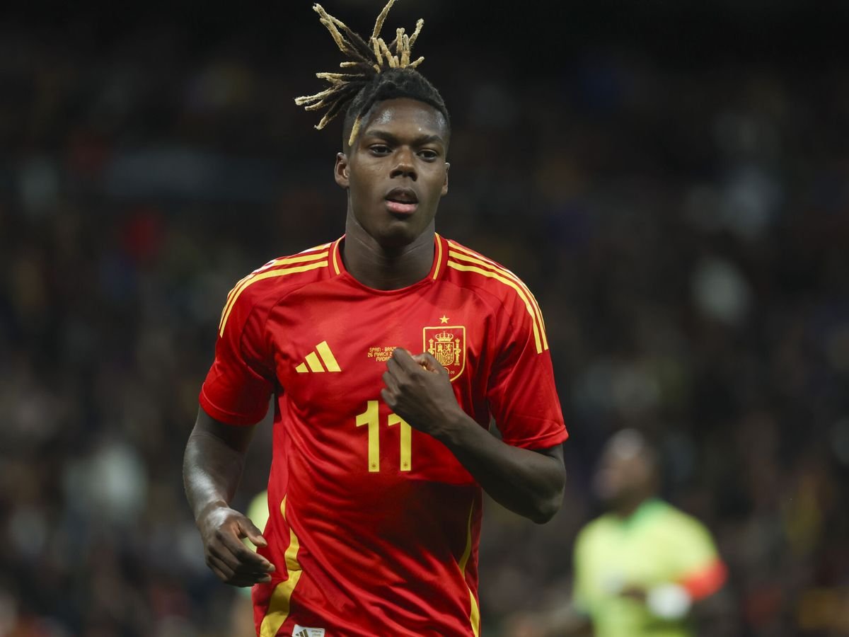 Nico Williams es el Rapinha de la selección española.

Tiene un rendimiento objetivamente superior al de Lamine Yamal, pero los elogios van para el otro.