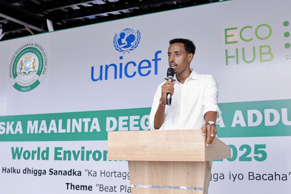 Ecohub Somalia (@ecohubsomalia) on Twitter photo Today we celebrated #WorldEnvironmentDay with <a href="/MoECC_Somalia/">Ministry of Environment & Climate Change 🇸🇴</a> & <a href="/unicefsomalia/">UNICEF Somalia</a> the theme Beat Plastic Pollution. 🌍
The day featured art, tree planting, and eco-friendly gifts like reusable bottles and bags. 🌱🎨🛍️
#EndPlasticPollution #Somalia Today we celebrated #WorldEnvironmentDay with <a href="/MoECC_Somalia/">Ministry of Environment & Climate Change 🇸🇴</a> & <a href="/unicefsomalia/">UNICEF Somalia</a> the theme Beat Plastic Pollution. 🌍
The day featured art, tree planting, and eco-friendly gifts like reusable bottles and bags. 🌱🎨🛍️
#EndPlasticPollution #Somalia