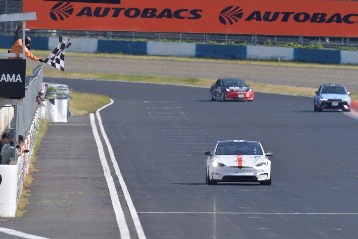 MountainPassEV's tweet image. 🏆 P1, YES! 🏆
Kimi-san and the Gulf Racing Team returned for Round 3 of the All Japan EV-GP Series bearing the pressure and expectations that come with winning the last round. During my research, I was impressed to learn that Okayama International Circuit (formerly TI Circuit…