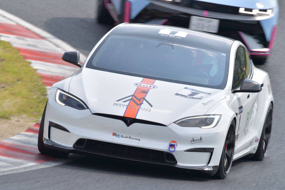 MountainPassEV's tweet image. 🏆 P1, YES! 🏆
Kimi-san and the Gulf Racing Team returned for Round 3 of the All Japan EV-GP Series bearing the pressure and expectations that come with winning the last round. During my research, I was impressed to learn that Okayama International Circuit (formerly TI Circuit…