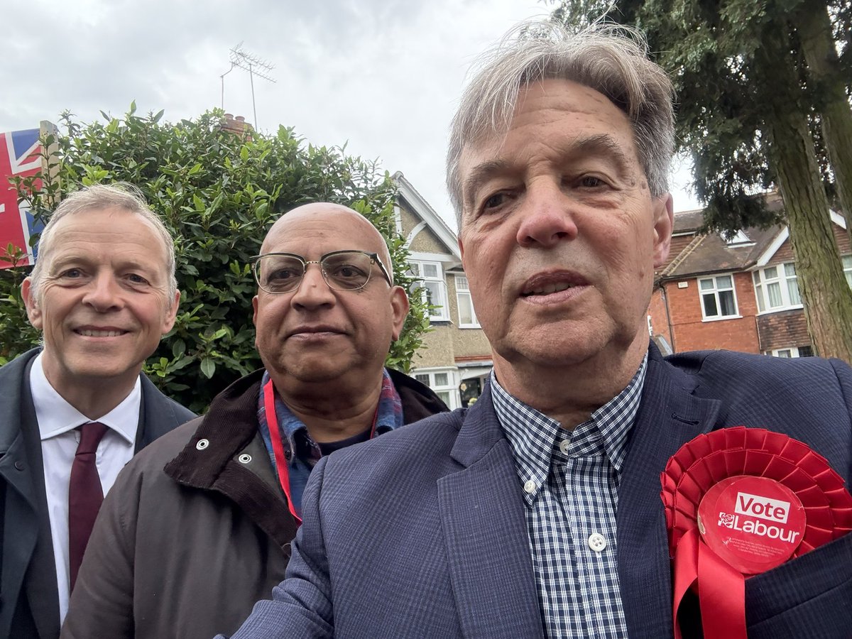 Paul Gittings (@paulgittings) on Twitter photo Fingers crossed for @andycroy in today’s Maiden Erlegh and Whitegates by election. Good support for him on the doors with <a href="/MattRodda/">Matt Rodda</a> Fingers crossed for @andycroy in today’s Maiden Erlegh and Whitegates by election. Good support for him on the doors with <a href="/MattRodda/">Matt Rodda</a>