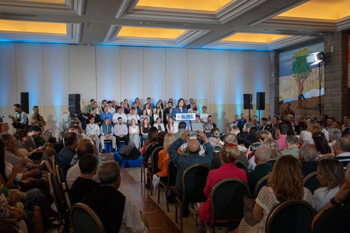 🗣️ Los ciudadanos de #LPGC tenemos que soportar al peor presidente de la historia de España, que además nos dejó como herencia a la peor alcaldesa que hemos tenido.

✅ Frente al caos y el abandono, nuestro presidente <a href="/NunezFeijoo/">Alberto Núñez Feijóo</a> representa la única opción real al sanchismo.