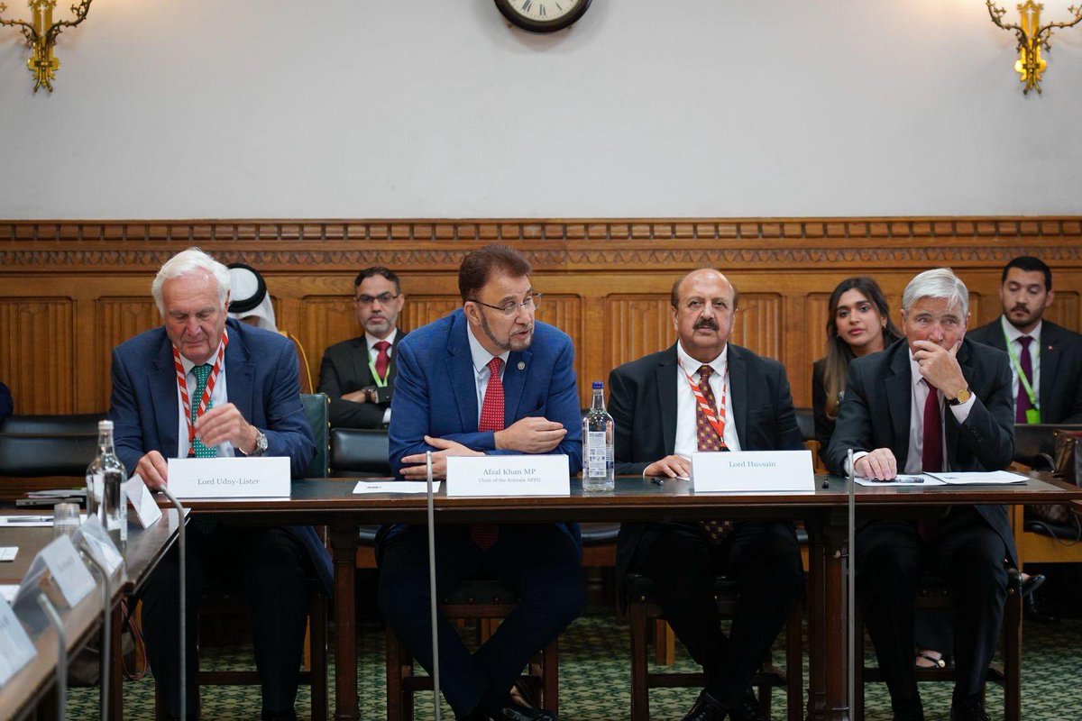 BahrainEmbUK's tweet image. HE Mr. Ahmed bin Salman Almusallam, Speaker of the House of Representatives of the Kingdom of Bahrain, met with Mr. @AfzalKhanMCR MP, Chair of the APPG on #Bahrain 🇧🇭. The meeting saw warm and friendly discussions, with both sides welcoming the deep and longstanding friendship…