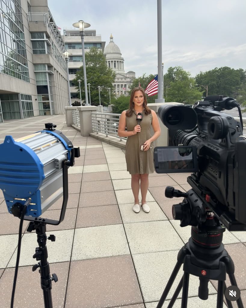CarolineWDerby's tweet image. 2 Years!!!!! This year has been filled with many State Capitol live shots, some early mornings, more time on the desk, and so much fun! As always, it’s an honor to tell stories in my home state! @KARK4News @FOX16News #ARNews