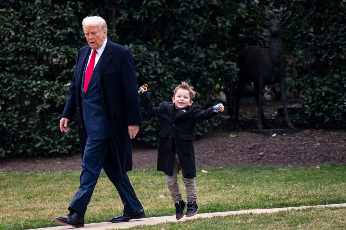 MattMorseTV's tweet photo. Elon: "Trump is in the Epstein files!!!"

Also Elon: "Hey Trump, can you babysit my son?" https://t.co/WOI2X1UGEq