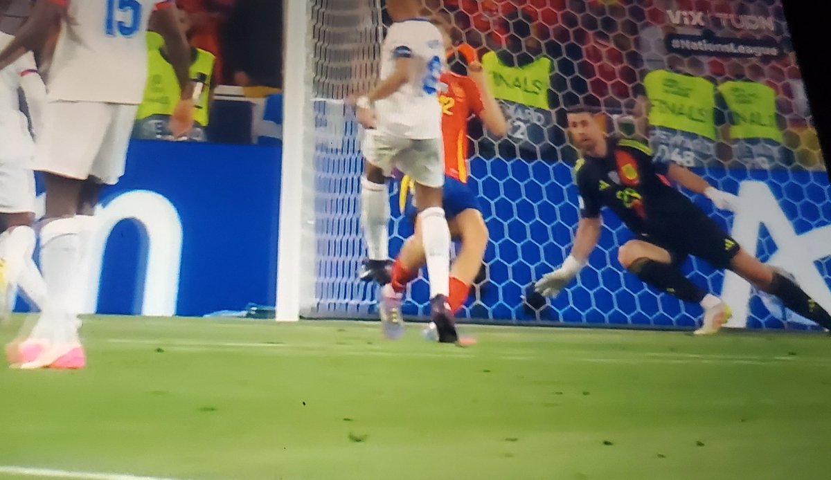 ArsenalRadar's tweet photo. France are pushing hard for a response right now 🇫🇷⚔️
Plenty of possession, but can they find the breakthrough? 🧐
Still trailing 2-0 , the next goal could change everything!
#NationsLeague #ESPvsFRA #RedReport https://t.co/ZKbzYclmSA