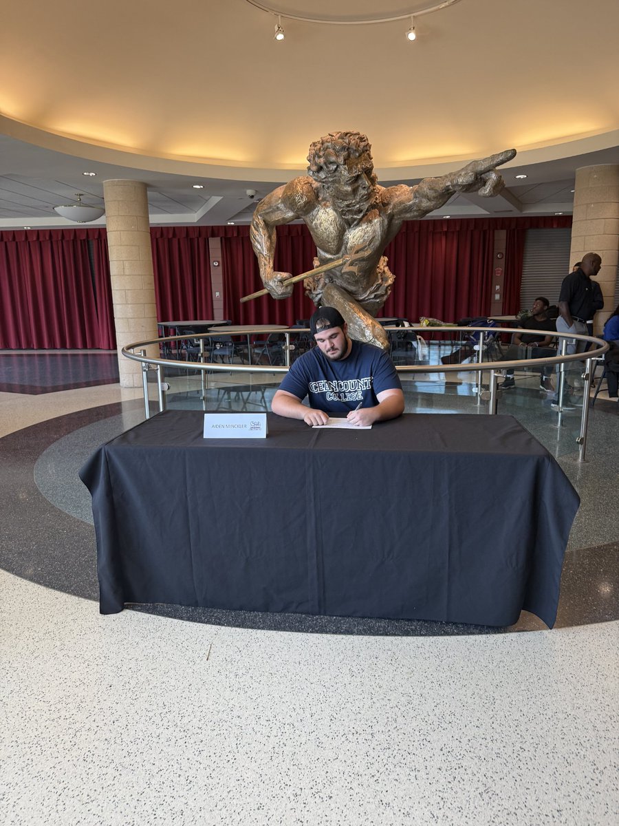 neptunegolfteam's tweet photo. Congrats to 4 yr Varsity team member, Aiden Minckler! Aiden will be attending OCC in the fall and playing on the golf team! Best of luck in all you do. Hit'm straight! @Scarlet_Fliers @NeptuneSchools @Tom_Decker71 #getyourkidsgolfing #tunesquad #flierpride #mashedpotatoes https://t.co/Ikxy1sXgGW