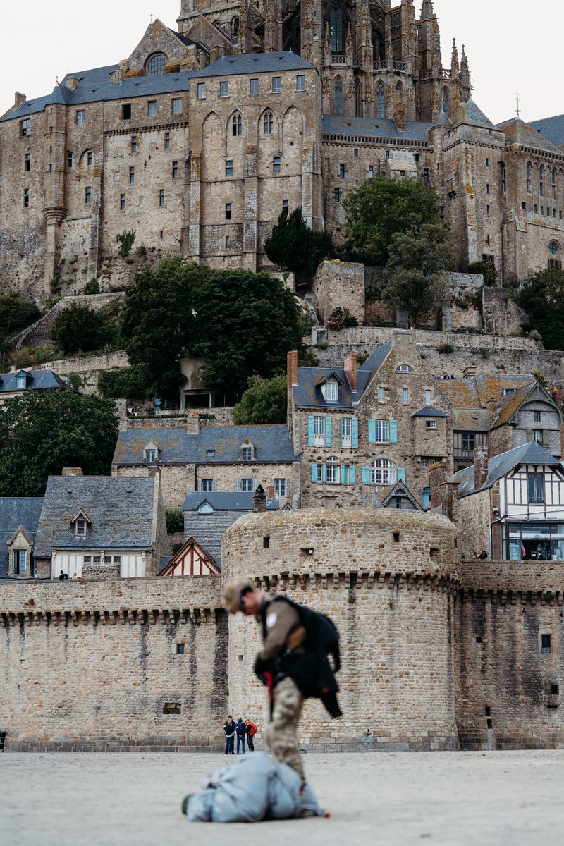 US_SOCEUR's tweet image. A soft landing at Le Mont-Saint-Michel, France, June 4, 2025.
Special forces jump as part of the commemoration of the 81st anniversary of Operation Overlord, the Allied invasion of Normandy on June 6, 1944, widely known as D-Day.
#SOFinEurope #airborne #DDay81 @USSOCOM