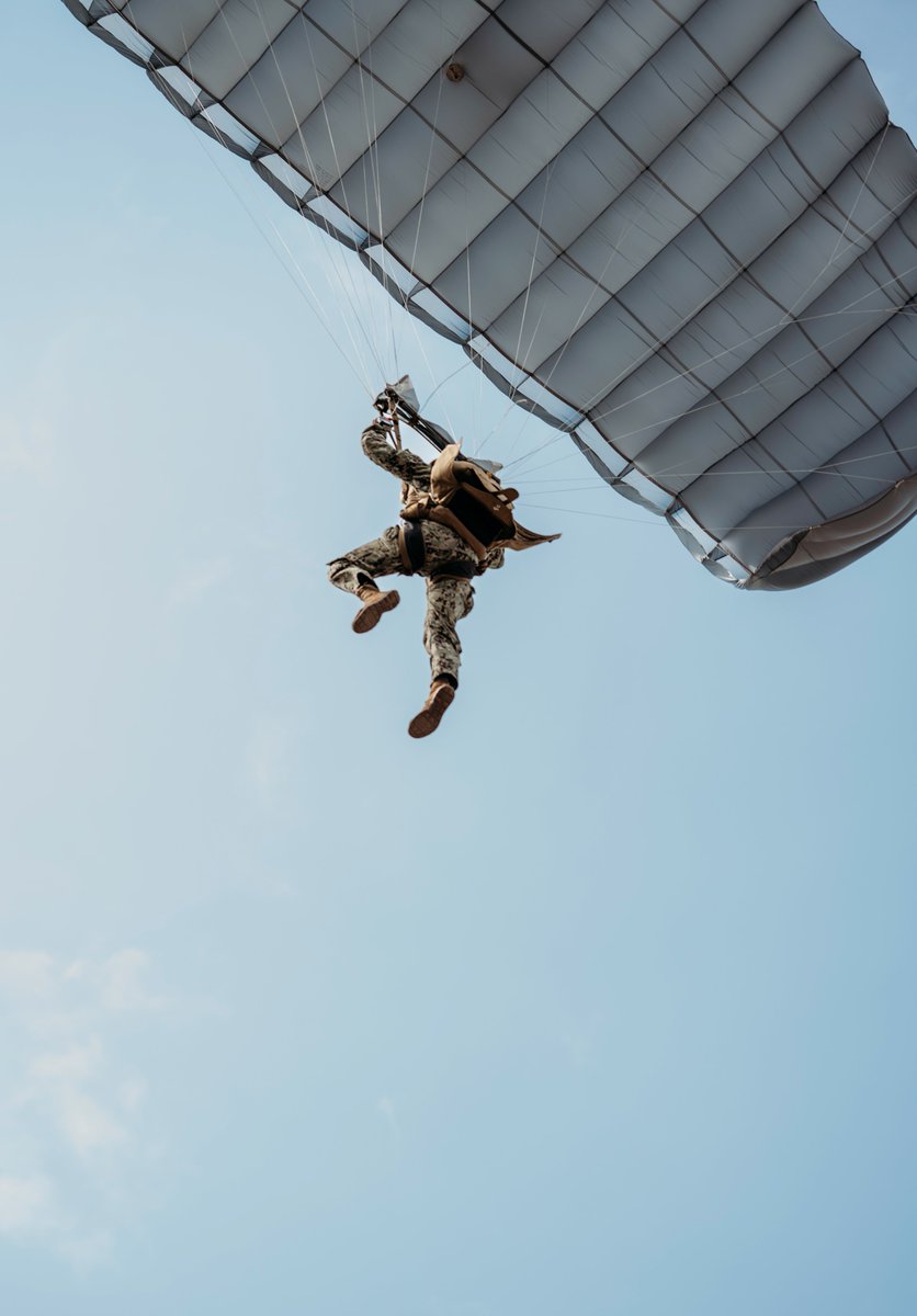 US_SOCEUR's tweet image. A soft landing at Le Mont-Saint-Michel, France, June 4, 2025.
Special forces jump as part of the commemoration of the 81st anniversary of Operation Overlord, the Allied invasion of Normandy on June 6, 1944, widely known as D-Day.
#SOFinEurope #airborne #DDay81 @USSOCOM