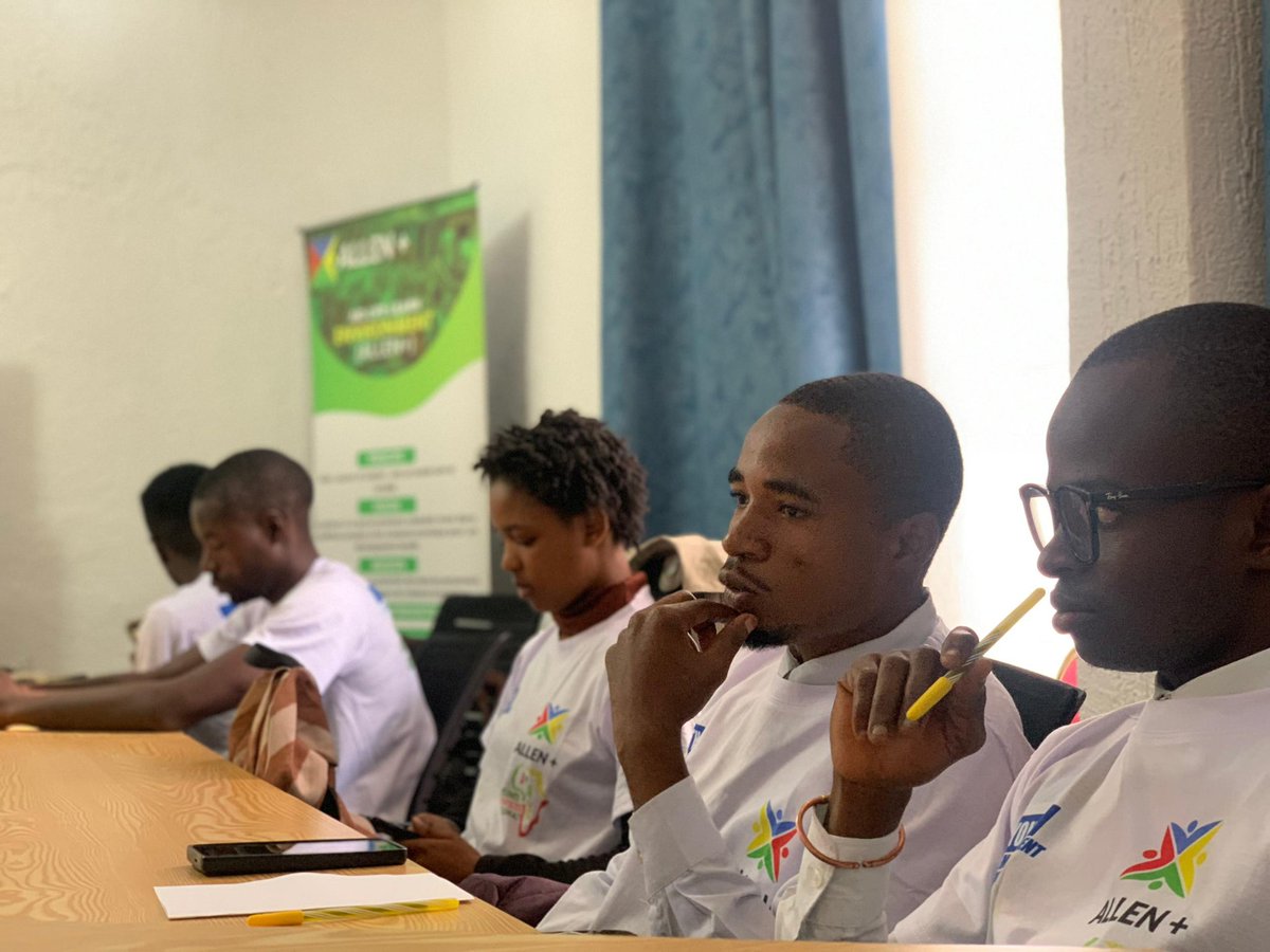 ☘️À l’occasion de la #JournéeDeLEnvironnement , l’UNIGOM et ses partenaires ont réuni les étudiants pour une conférence suivie d’une action concrète : 🌱 plantation d’arbres au campus du Lac Vert !
Un petit geste, un grand impact. 💚
#UNIGOM #Environnement #JeunesseEngagée