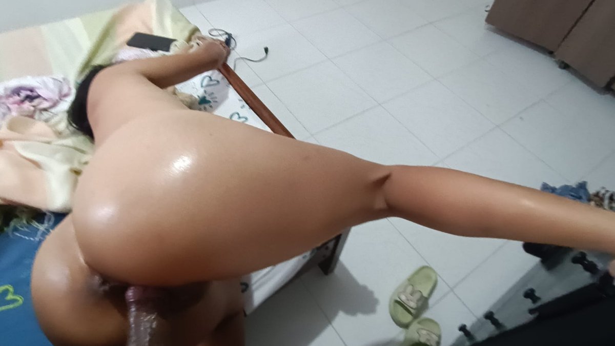 A <a href="/lilii_sexy/">LiliiSexy💦</a> le encanta hacer maromas