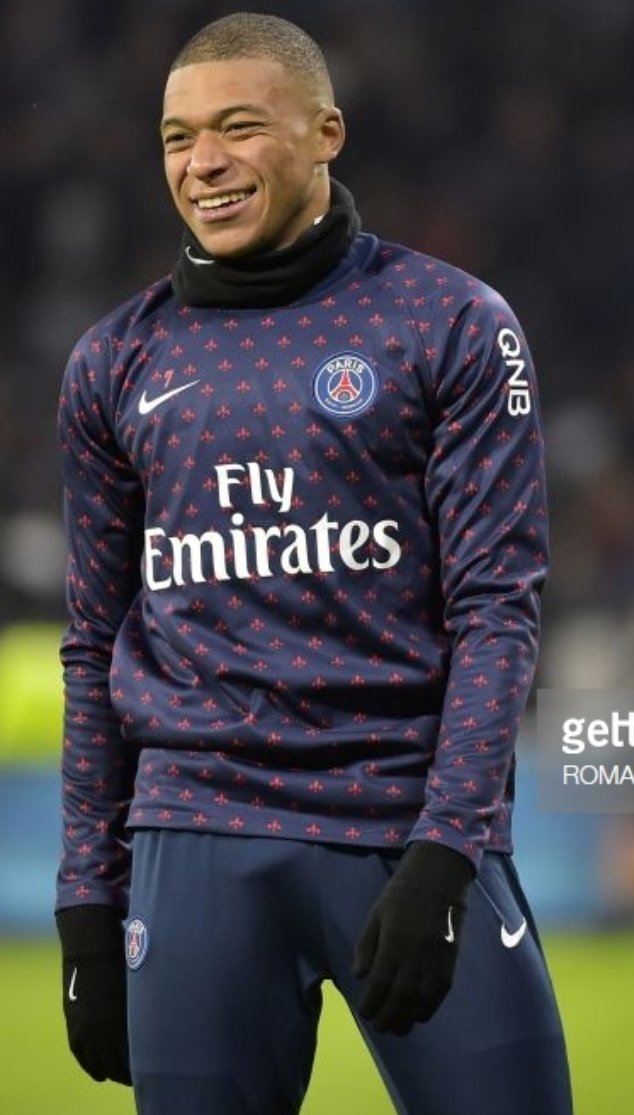 LesBgDuPaf's tweet photo. #UEFA #UEFAFriendshipCup #UEFANationsLeague #GERPOR #PORGER #Football Tonton KiKi, qu'est c'qui y a sous ton gros... 🍆🔞🔥 #LesBgDuPaf #BgAlerte 📺🚨 https://t.co/fiSCOMVLSI
