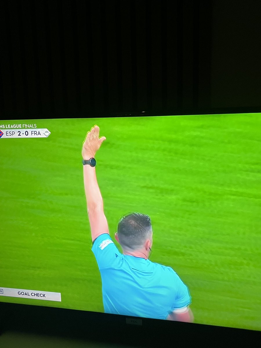 Et lui personne lui dit rien ???? Vous êtes justes raciste de Palaye en fait.