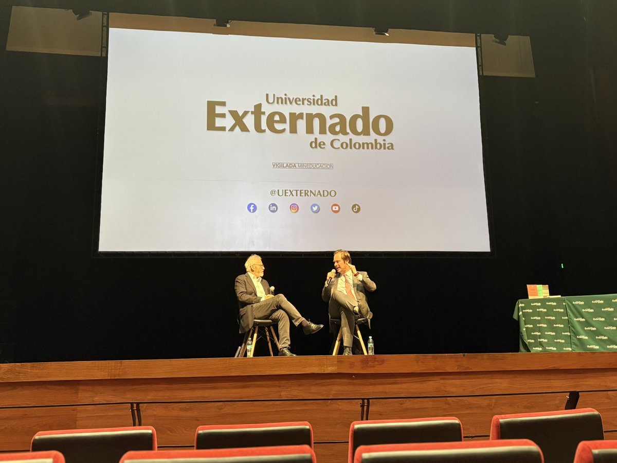 j_o_santofimio's tweet photo. Los contratos y convenios Inter administrativos  y su complejidad a la luz de la jurisprudencia del @consejodeestado tuvimos oportunidad de analizarla ampliamente con el profesor Sebastián Barreto del @DerecUEX  y la @UExternado sede Tunja en su especialización de Contratación Estatal. Invito a los estudiosos de la Contratación Estatal a inscribirse para la prima promoción 2025-2026 hasta el 31 de julio. Inicio del curso agosto 13 de 2025.