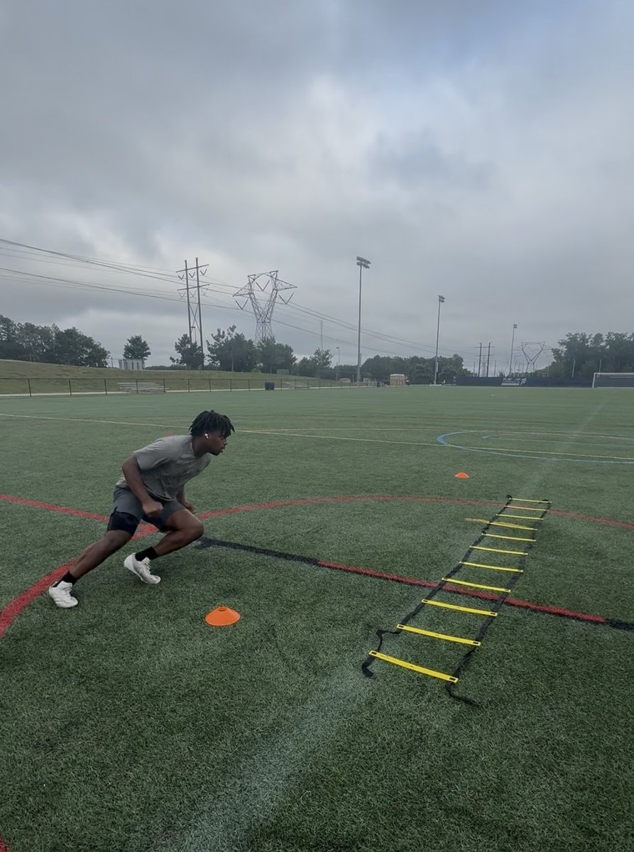 I have committed to play @ Chabot College (JUCO) in California this fall #JUCOPRODUCT <a href="/CCGladiatorFB/">Chabot College Football</a> <a href="/Maricic28/">Coach Maricic</a> <a href="/CoachMcMurray5/">Brett McMurray</a>