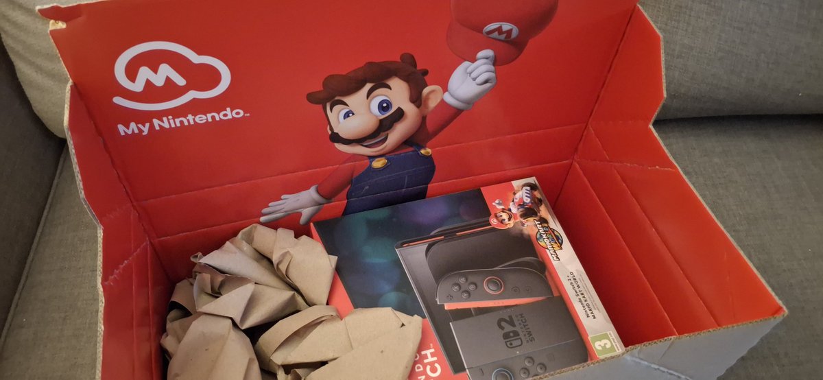 James_Batchelor's tweet image. Obligatory unboxing pic
(Also, the classic Pachter quote about Nintendo fans being willing to buy cardboard holds water - I always feel reluctant to just chuck the box in with the recycling)