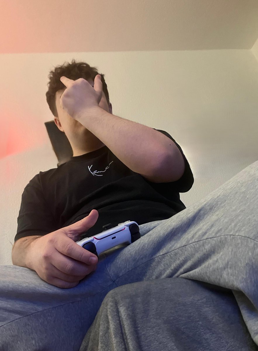 Welcher Nichtsnutz hat Bock auf ein RT Game? Sofort in meinen DMs melden! 😈