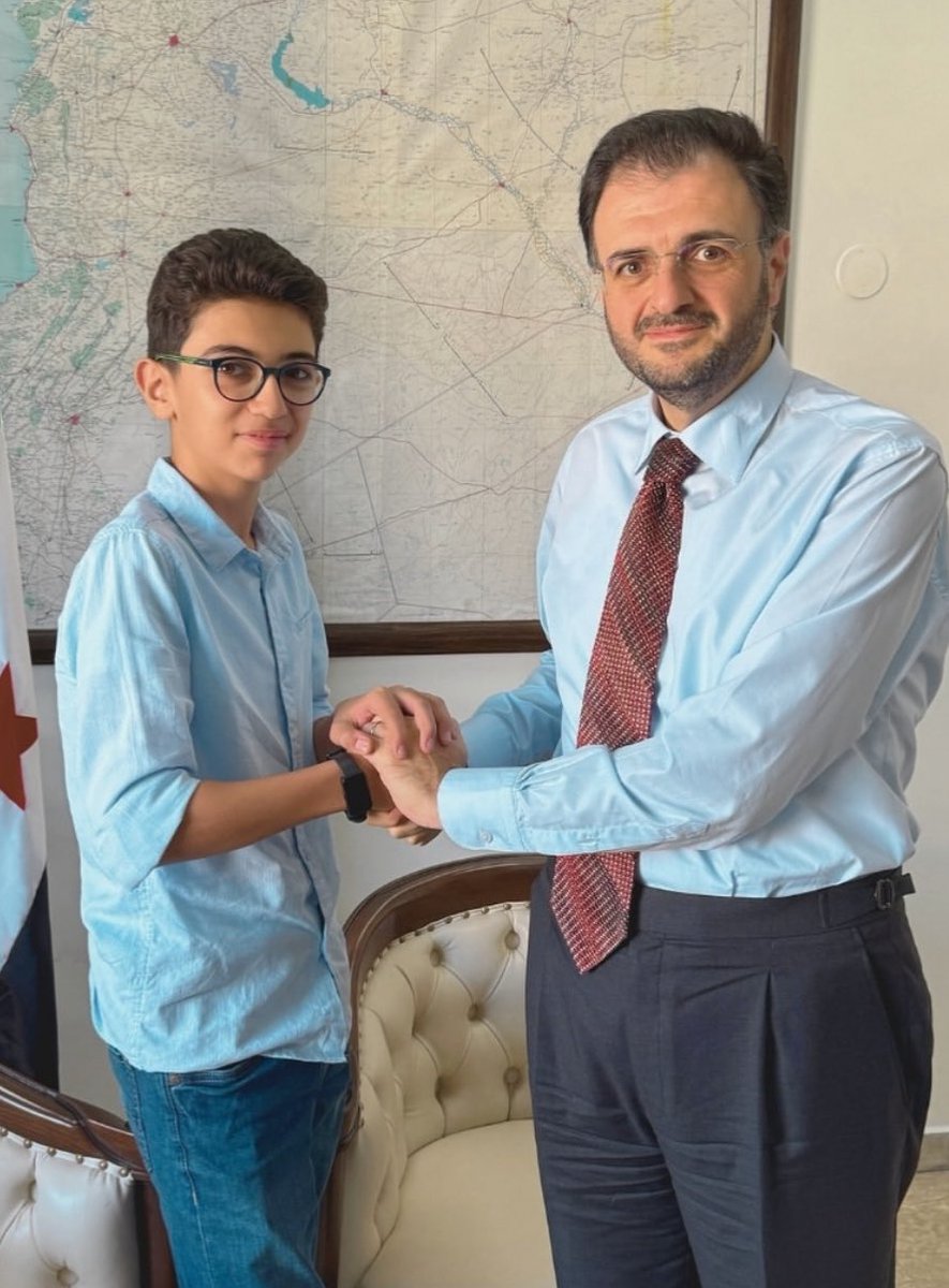 amhaykal's tweet image. نهنئكم بالعيد نيابة عن فريقنا العظيم في وزارة الاتصالات وتقانة المعلومات، ومنهم الطفل سليم مؤسس حساب إنستاغرام little_tech_salim الذي قبل اليوم مهمة المتحدث باسم الوزراة لأولاد جيله. نسعى لوطن جدير بأطفالنا، أمين على أحلامهم، ممكن لقدراتهم. كل عام وأنتم وبلادنا وأهلنا بألف خير💚