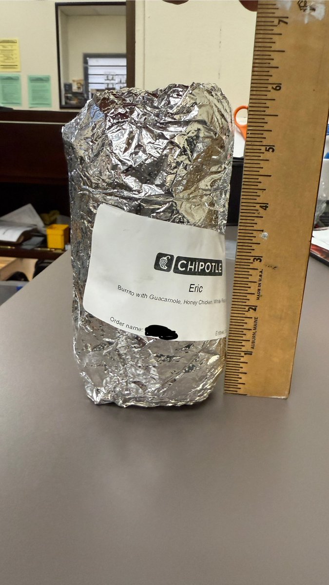 xavierpol's tweet photo. Did subway buy out @ChipotleTweets ?  They sell 6” burritos. https://t.co/0ePwuYBKc9