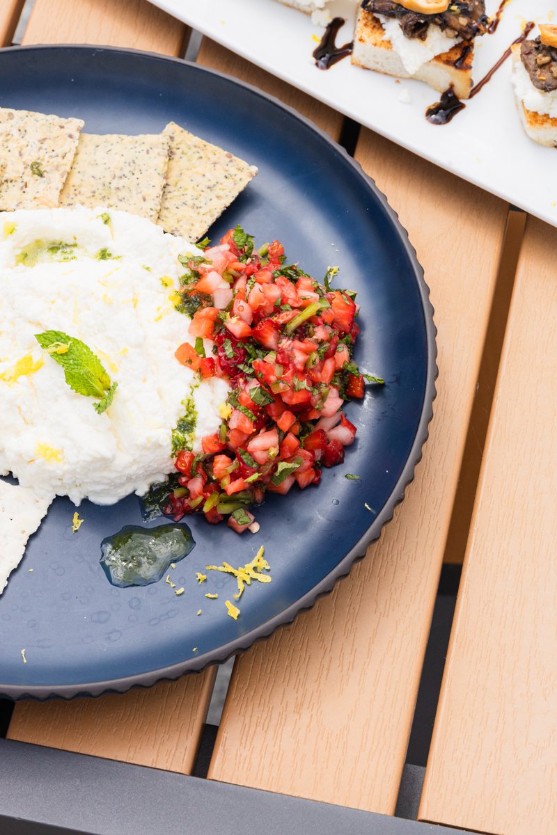 Bench 1775 Winery tweet media