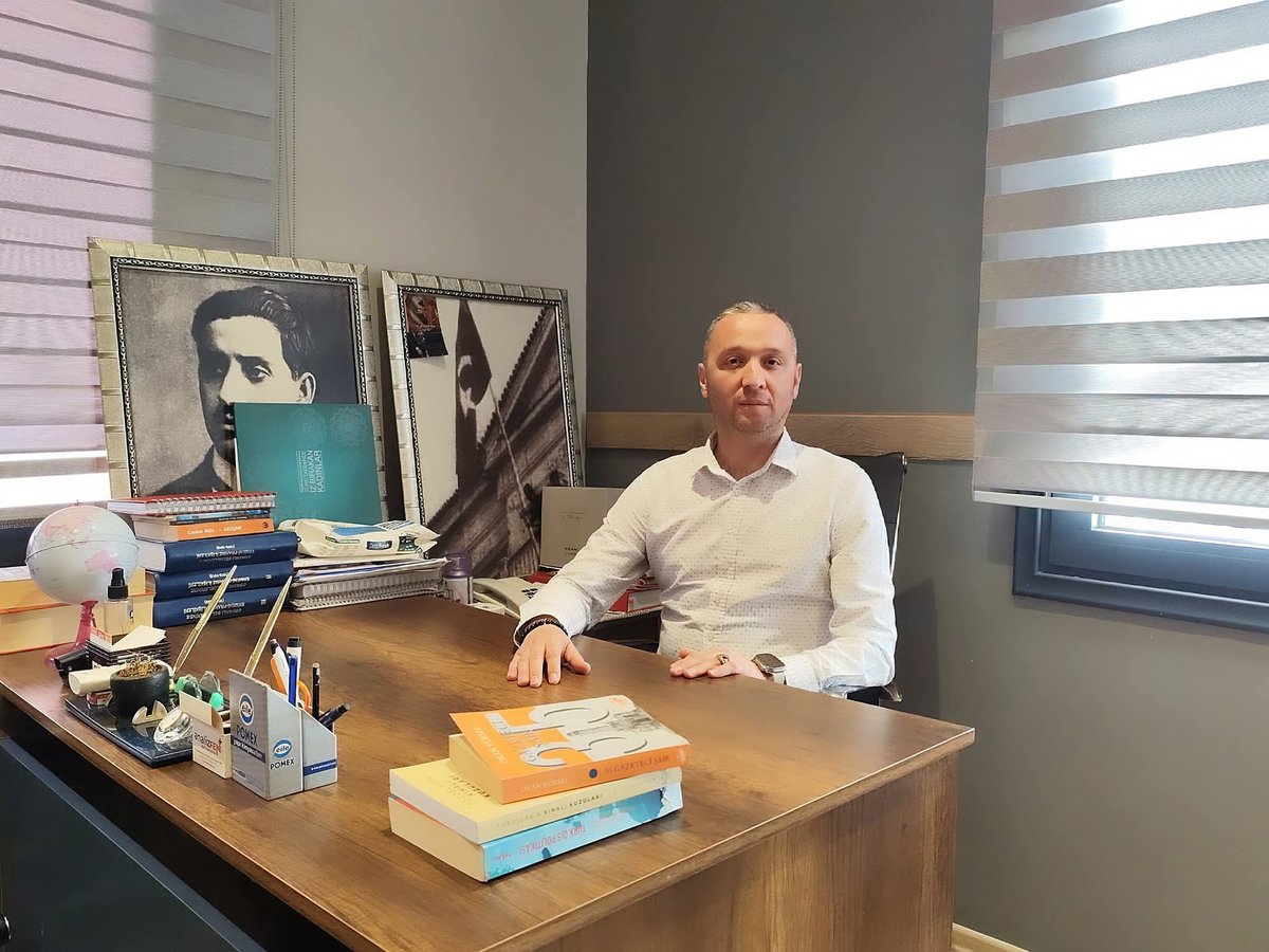 Bayramlar, birlik ve beraberliğimizi pekiştirdiğimiz, kırgınlıkları unuttuğumuz, sevgi ve hoşgörünün hâkim olduğu özel günlerdir.

Tüm sevdiklerinizle birlikte sağlıklı, huzurlu ve mutlu bir bayram geçirmenizi dilerim.
Bayramınız mübarek olsun!

@öne çıkar
#BayramMesajı