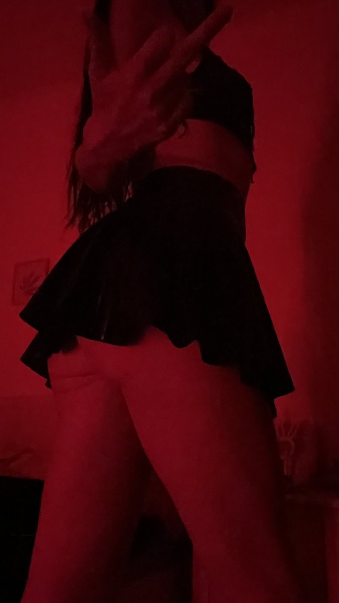 Es gibt nichts, was ich mehr liebe,
als Tränen von scheinbar starken Männern.
Wenn Fassade und Stolz gemeinsam zerbrechen...bin ich zufrieden! 😌