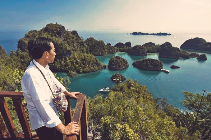 "Dimana bumi dipijak disitu aset dijual"
#SaveRajaAmpat