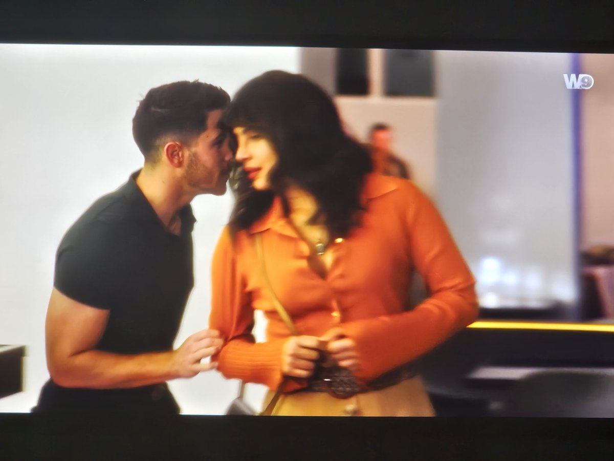 Nick Jonas France tweet media