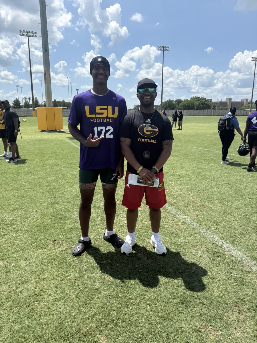 Braylon Moore (@braylonm7) on Twitter photo Blessed to receive my first offer from <a href="/GSUFootball01/">Grambling State Football π―</a> π―.
<a href="/CoachAD__12/">Coach A.D</a>
<a href="/MDayneR21/">Dayne Reeves</a>
<a href="/CoachDunn1/">Dennis Dunn</a>
<a href="/fitnesskingWash/">Devin Washington</a>
<a href="/Youngbullz22/">#YoungBullz Training & Recruitment</a>
<a href="/NDGriffinFB/">North DeSoto Football</a>
<a href="/318Sports/">318 Sports</a>
<a href="/RecruitLouisian/">Recruit Louisianaβ’οΈ</a>
<a href="/PrepRedzoneLA/">Prep Redzone Louisiana</a> Blessed to receive my first offer from <a href="/GSUFootball01/">Grambling State Football π―</a> π―.
<a href="/CoachAD__12/">Coach A.D</a>
<a href="/MDayneR21/">Dayne Reeves</a>
<a href="/CoachDunn1/">Dennis Dunn</a>
<a href="/fitnesskingWash/">Devin Washington</a>
<a href="/Youngbullz22/">#YoungBullz Training & Recruitment</a>
<a href="/NDGriffinFB/">North DeSoto Football</a>
<a href="/318Sports/">318 Sports</a>
<a href="/RecruitLouisian/">Recruit Louisianaβ’οΈ</a>
<a href="/PrepRedzoneLA/">Prep Redzone Louisiana</a>