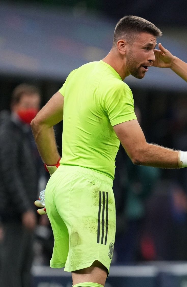 LesBgDuPaf's tweet photo. #UEFA #UEFAFriendshipCup #UEFANationsLeague #GERPOR #PORGER #Football Unai Simon, le gardien espagnol, me met des buts quand il veut 🥵🔥⚽️🔥🥵 #LesBgDuPaf #BgAlerte 📺🚨 https://t.co/N8gevdd90p
