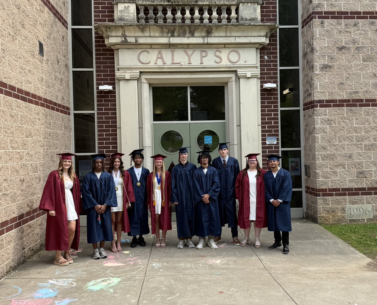 Calypso1stGrade's tweet photo. Liberty graduates come to remember their times at Calypso Elementary School! Best of luck to all of you! @CalypsoES @BethlehemAreaSD https://t.co/asZiQdhyl6
