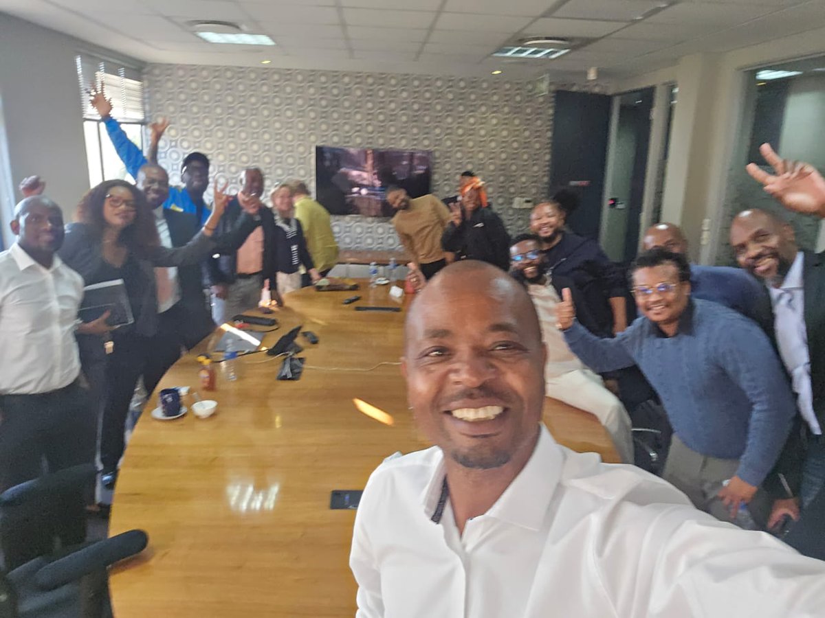 MkhariGiven's tweet image. The best Digital, Broadcast, M&amp;amp;A, Strategy,  Comms and Infrastructure skills in one room.  These guys rock!! #TeamMSG
