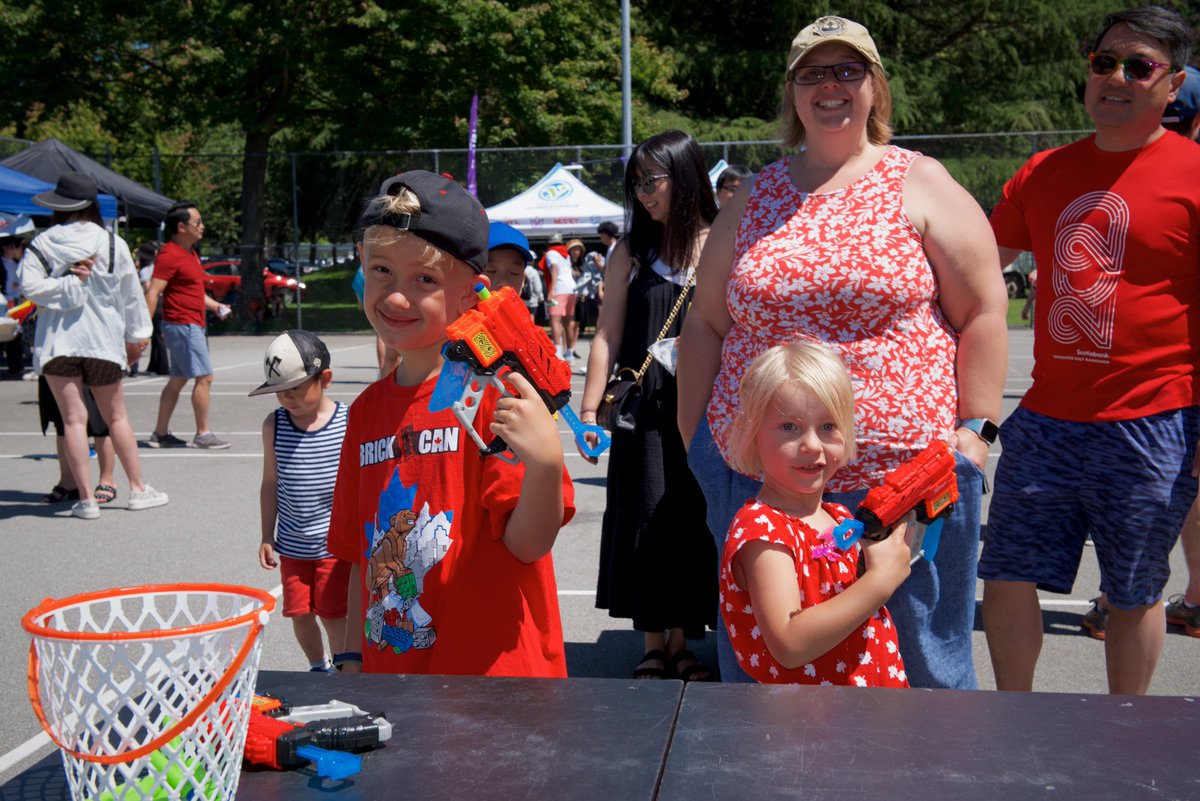 FunRichmond's tweet photo. There's plenty of fun for little ones at the #StevestonSalmonFestival! 🎶

🏒 Play road hockey w/ the Richmond Junior Sockeyes
⛳ Tee up with First Tee BC
🎪Discover circus arts
🎶Dance at the new Salmon Run stage
🛝 Enjoy playtime at the new Community Centre playground

(1/2) https://t.co/cAf2JowXw6