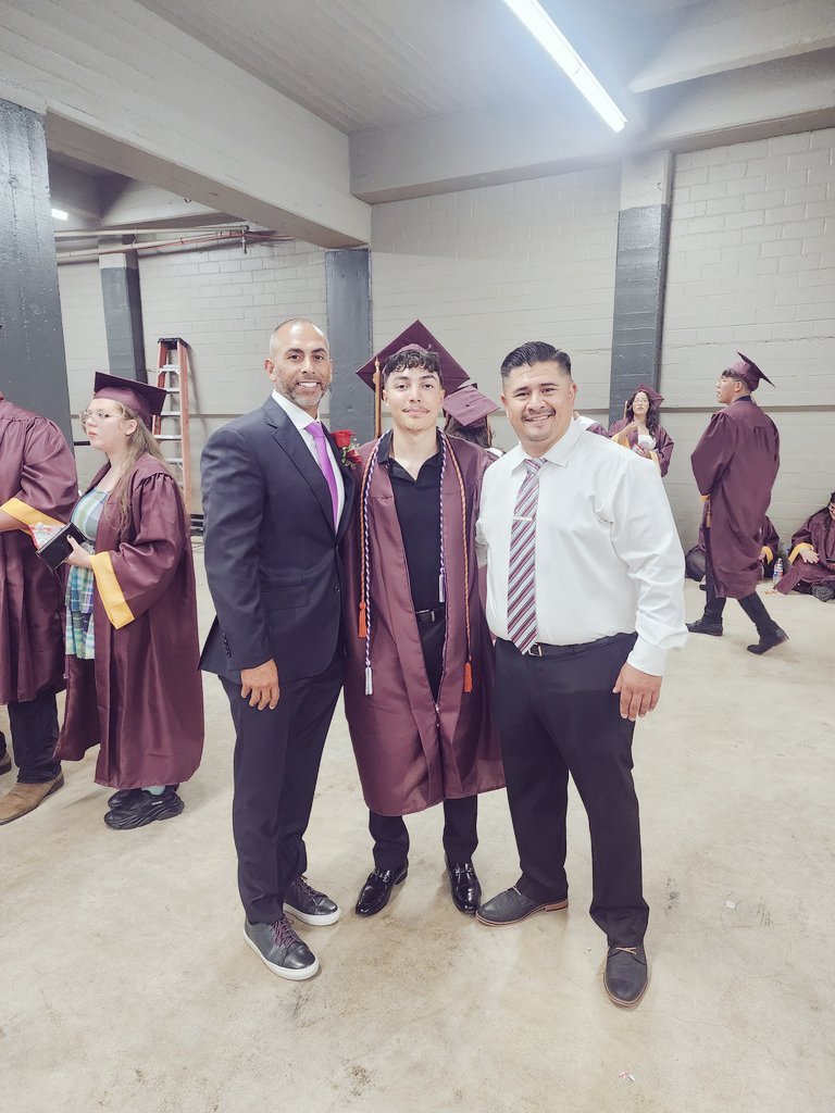 CoachJLozano's tweet image. My first graduating class! I owe a lot to these young men. They showed their first-time HFC what LINSA is all about! I'm extremely grateful to be their coach! Congratulations, fellas! #LINSA #EDC