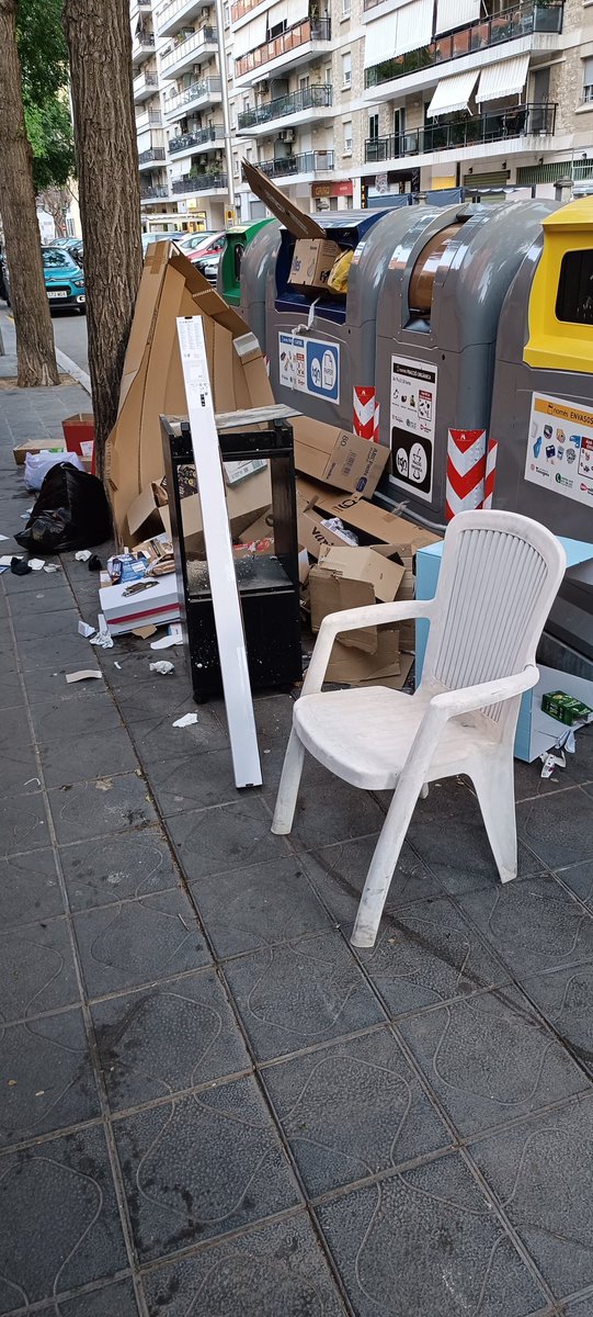 Anar a tirar les escombraries és una gimcana #tarragonabruta <a href="/TGNAjuntament/">Ajuntament de Tarragona</a>