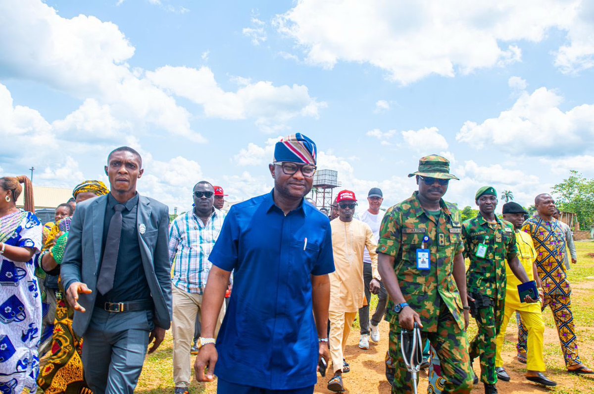 Today, I represented My Principal, His Excellency, Sen. Monday Okpebholo at the Passing Out parade of recruits of the newly reorganized Edo state security corps.

#ANewEdoHasRisen