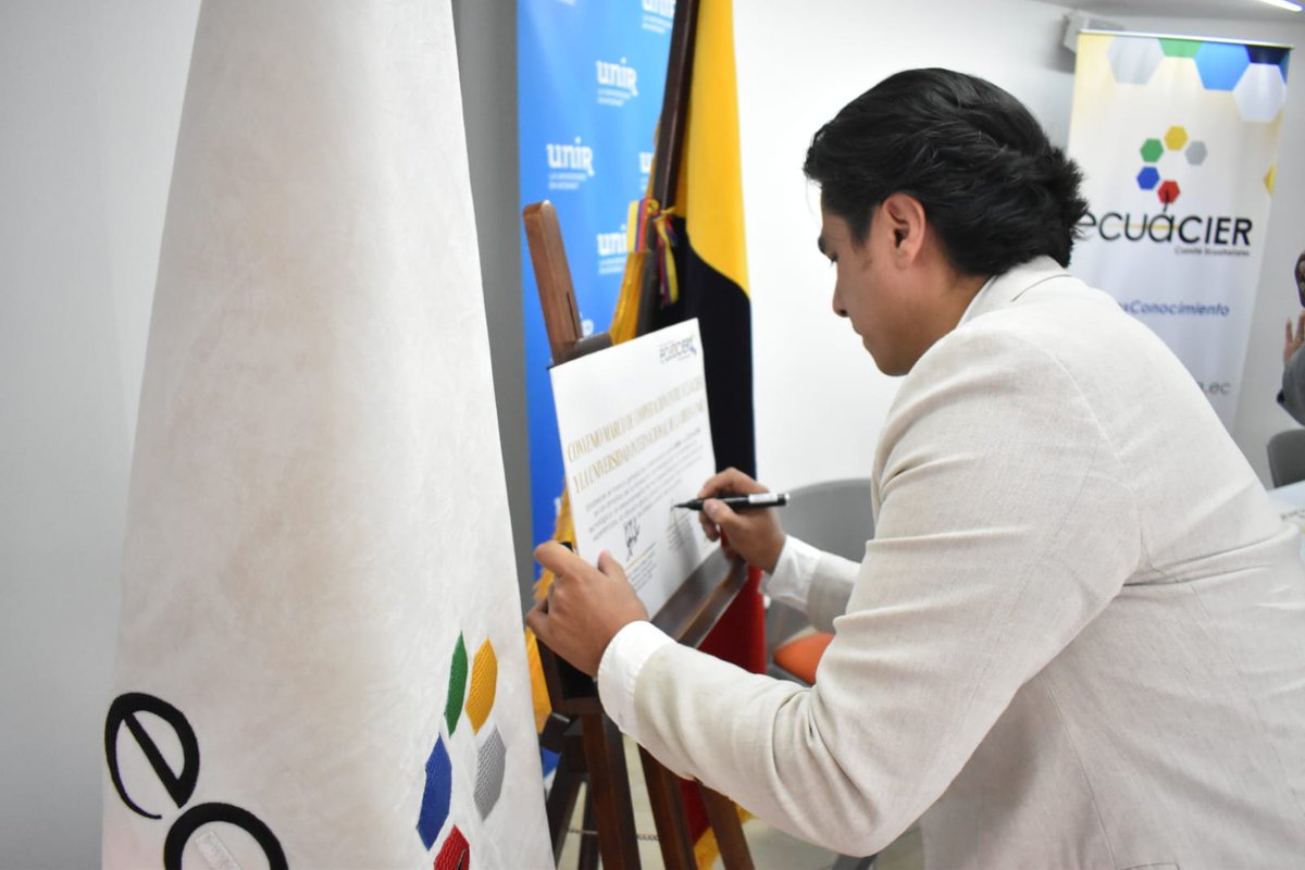 📍 [AGENDA VICEMINISTERIAL]

El viceministro de Electricidad, Fabián Calero, participó en la firma del convenio marco de cooperación interinstitucional, entre <a href="/EcuacierEc/">ECUACIER</a> y <a href="/UNIR_Ecuador/">UNIR Ecuador</a>, para fortalecer el conocimiento técnico y académico en el ámbito eléctrico.

#ElNuevoEcuador